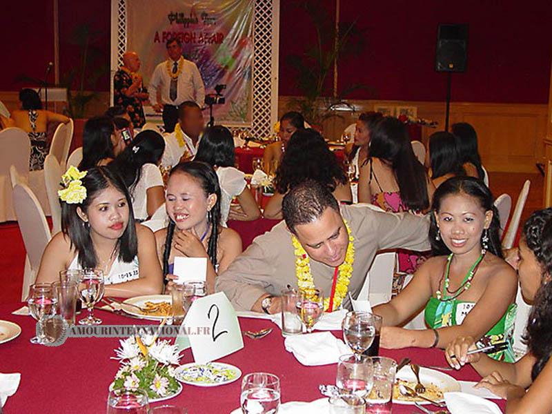 069-filipino-women