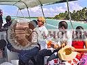 cartagena-women-boat-1104-15